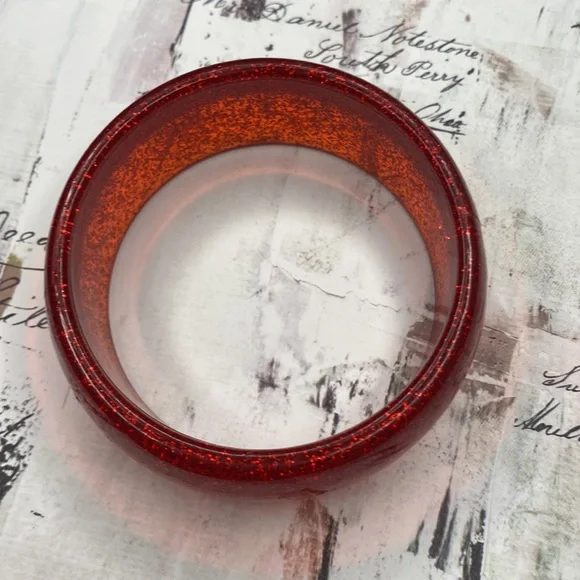 Vintage red glitter bangle lucite braclet - Picture 2 of 2